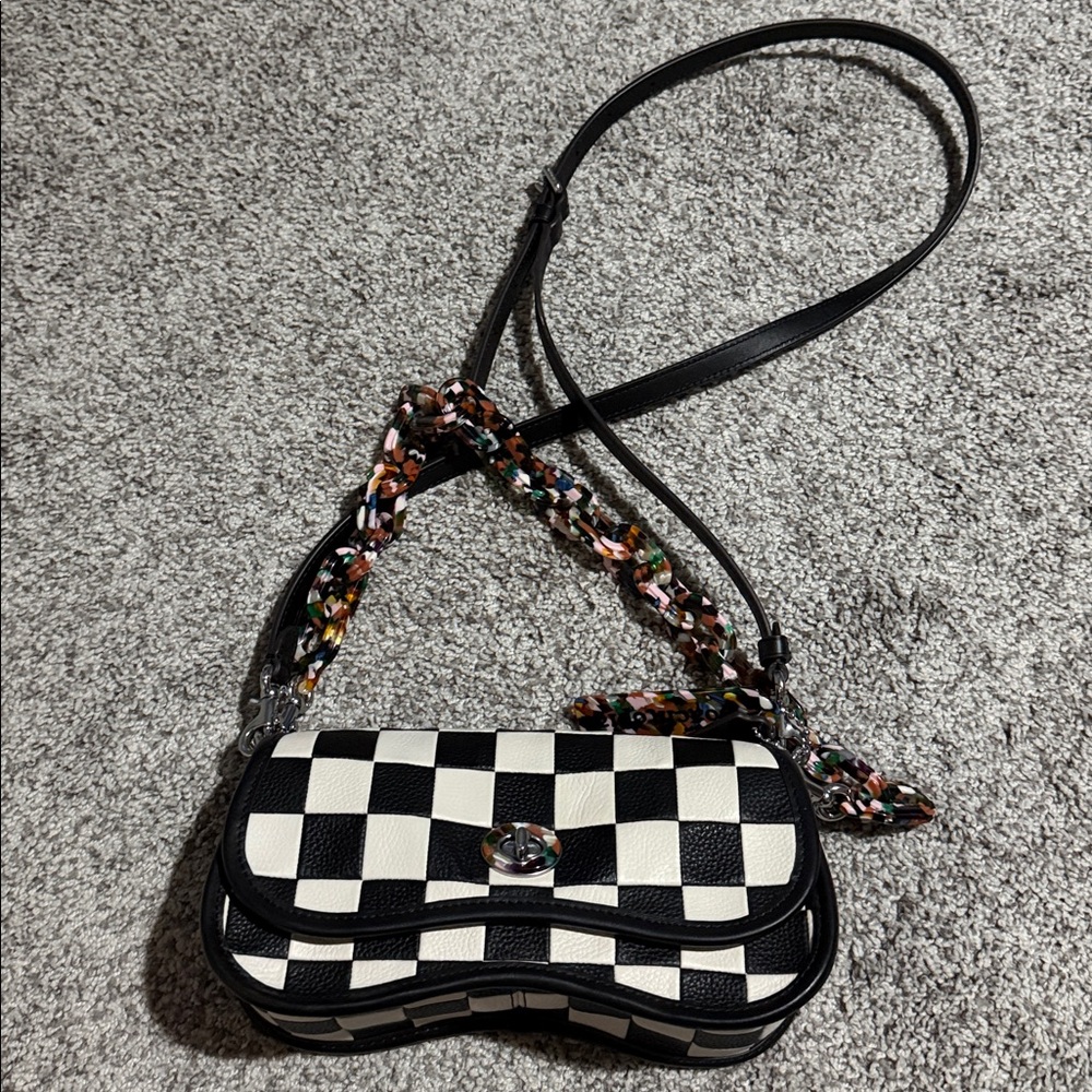 COACHTOPIA | Mini Wavy Dinky Bag